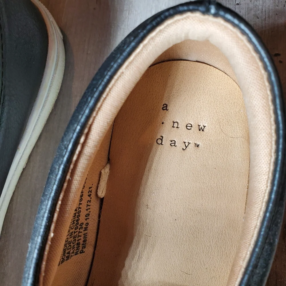 a new day Black Quilted Women's Reese Loafer Sneakers Size 7 1/2